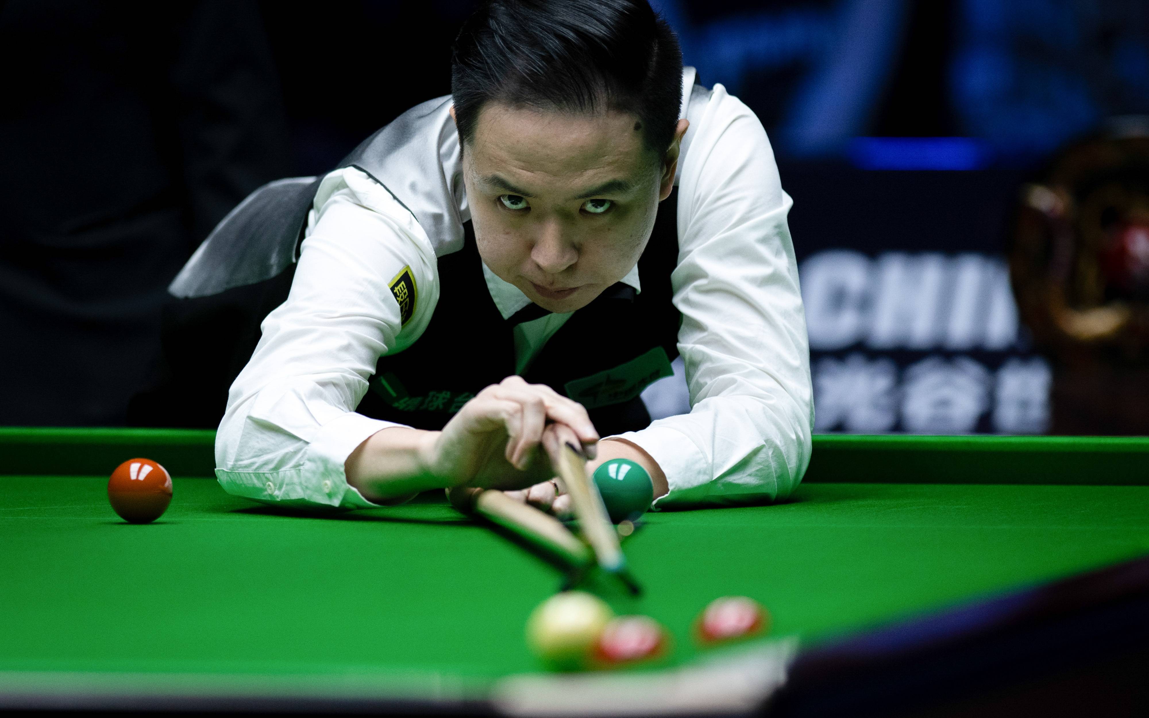 英乙球队击败曼联，格林斯比撕碎伪豪门“皇帝的新装”